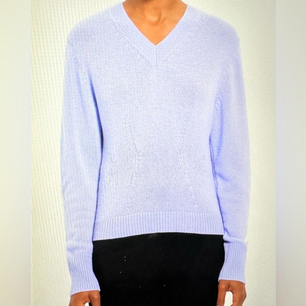 Theory Lilac V-Neck Cashmere Sweater